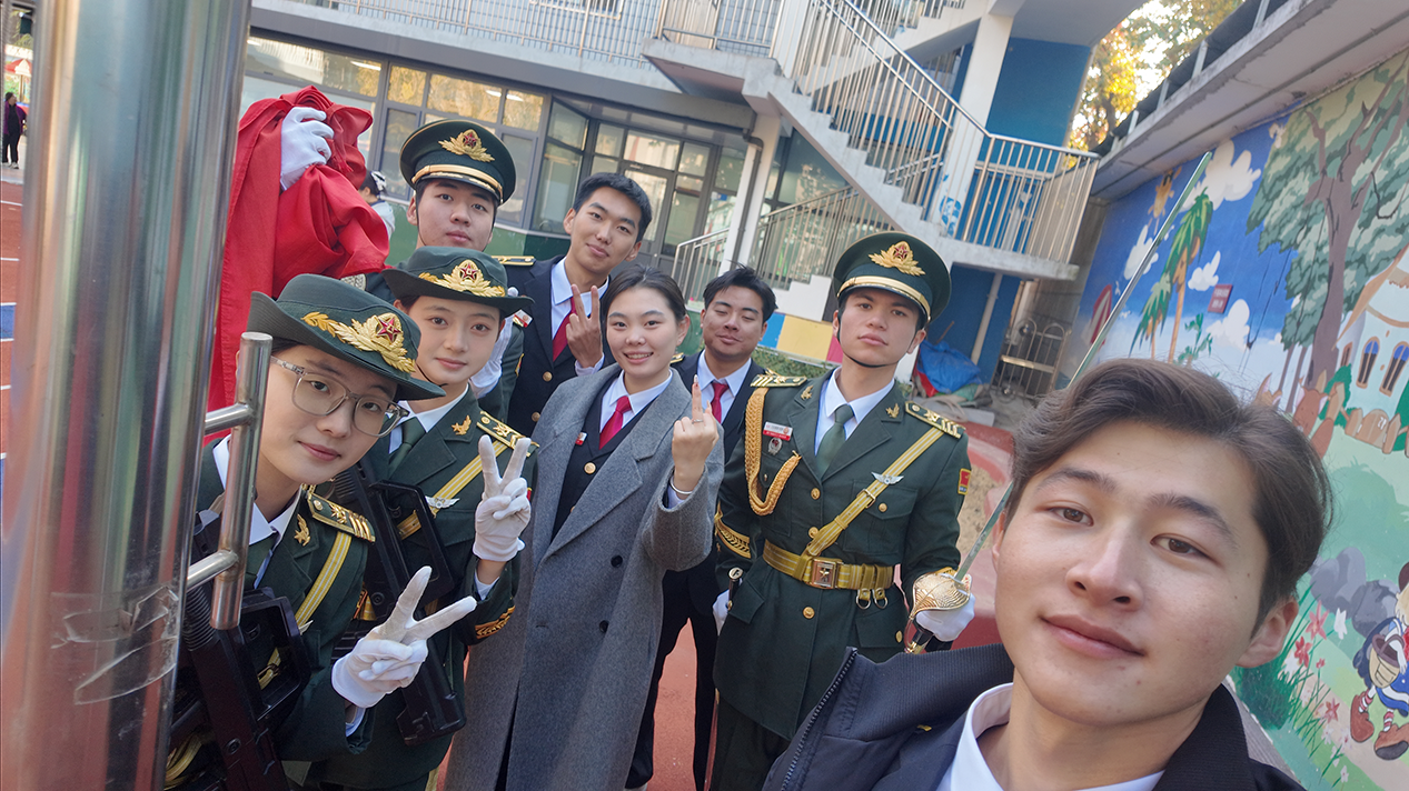 随国护队幼儿园爱国升旗活动