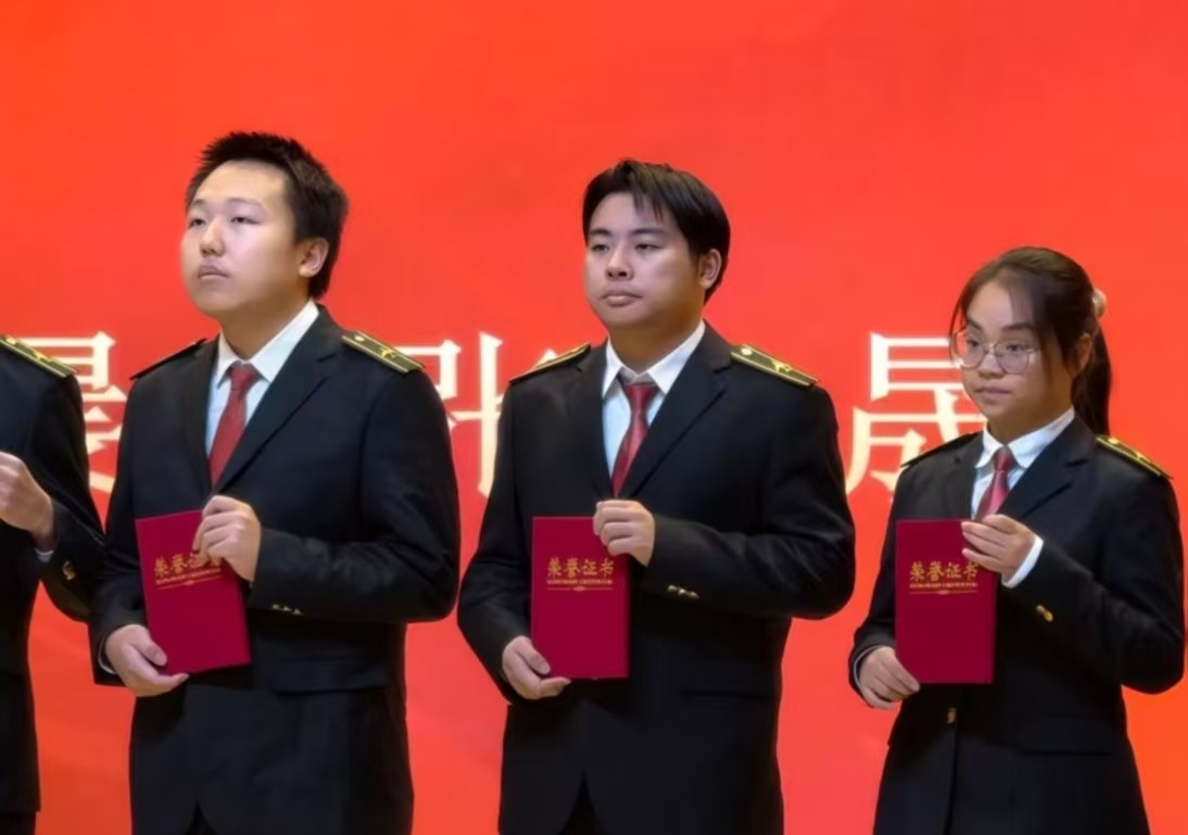 拿了个外语先进个人